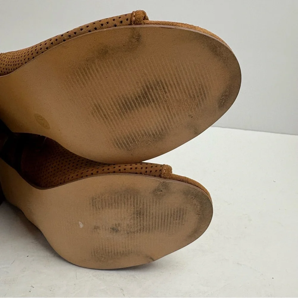 Steve Madden Cody Brown Tan Perforated Peep Toe Booties Heeled Women’s Size 8